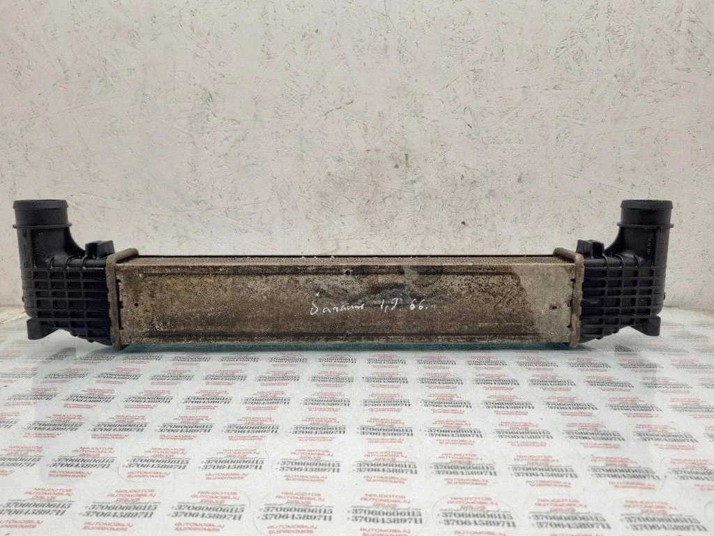 Vahejahuti radiaator 7M0145805