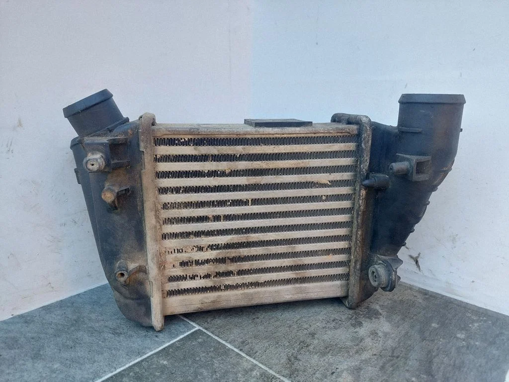 Vahejahuti radiaator 8E0145806C