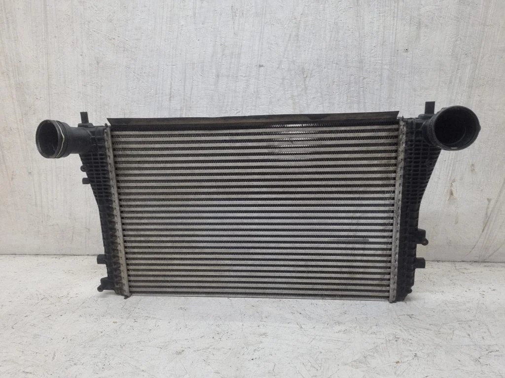 Vahejahuti radiaator 3C0145805P