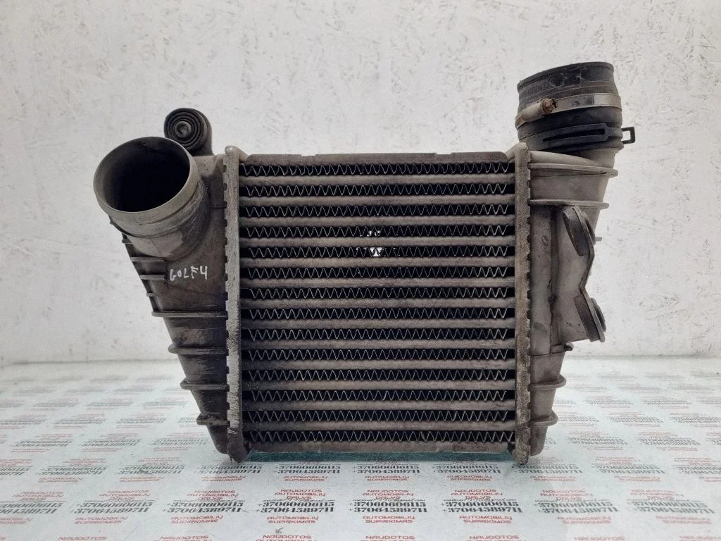 Vahejahuti radiaator 1J0145805D