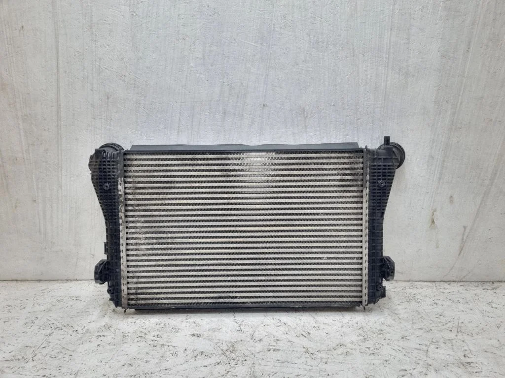 Vahejahuti radiaator – Volkswagen Passat CC (2008-2016)