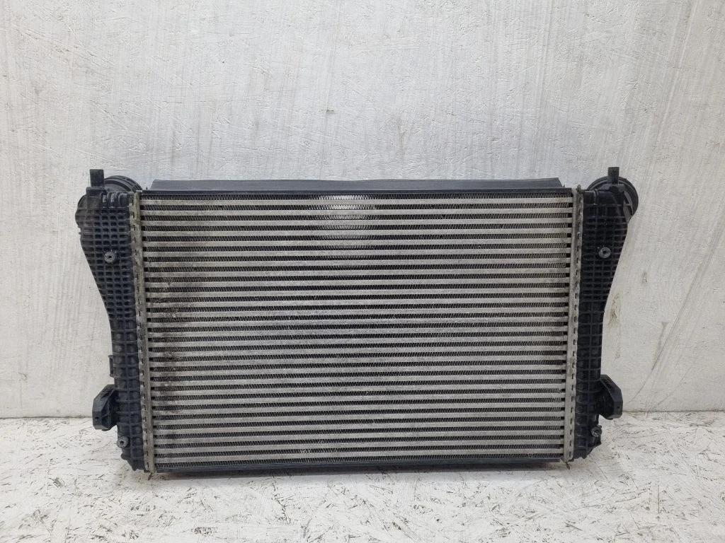 Vahejahuti radiaator 3C0145805G