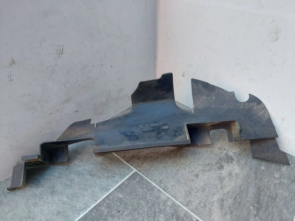 Intercooler air guide/duct channel 4B0121283Q