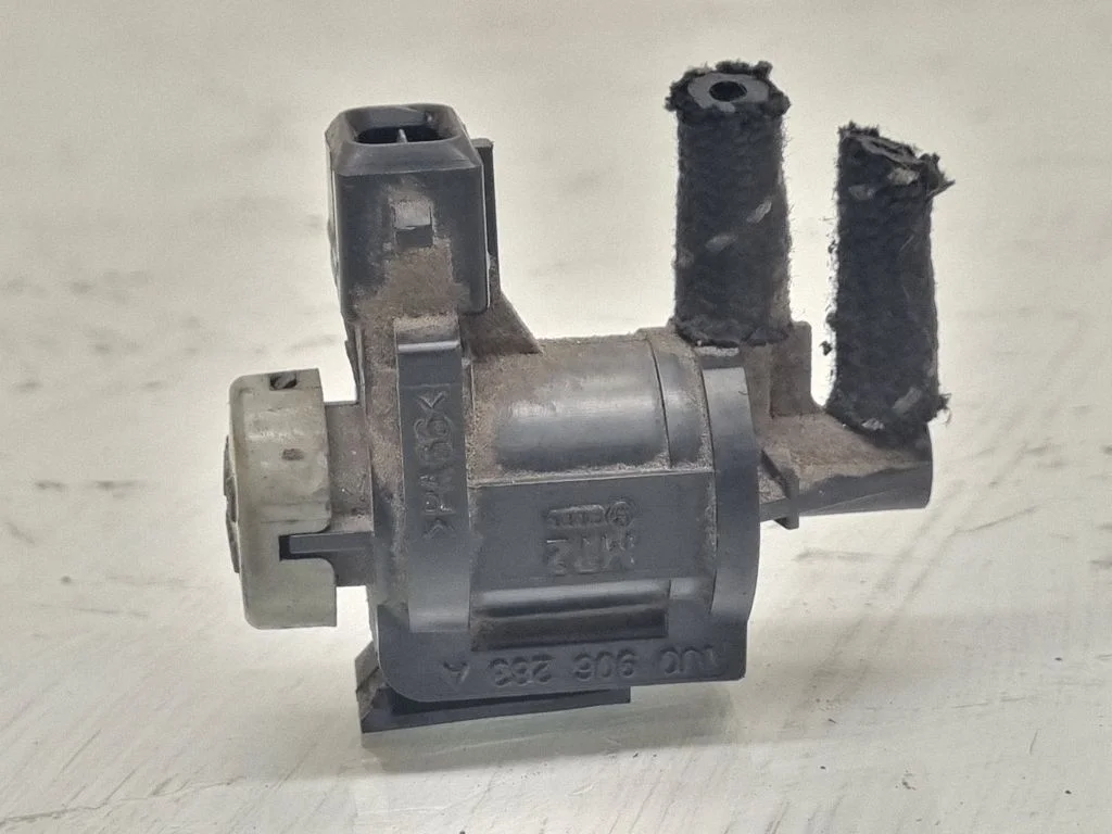 Zawór elektromagnetyczny turbo 1J0906283A