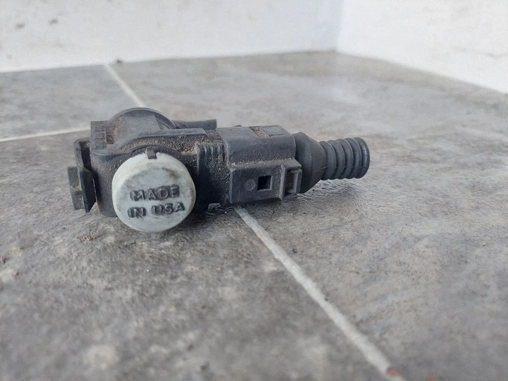 Turbo solenoid valve 1K0906283A
