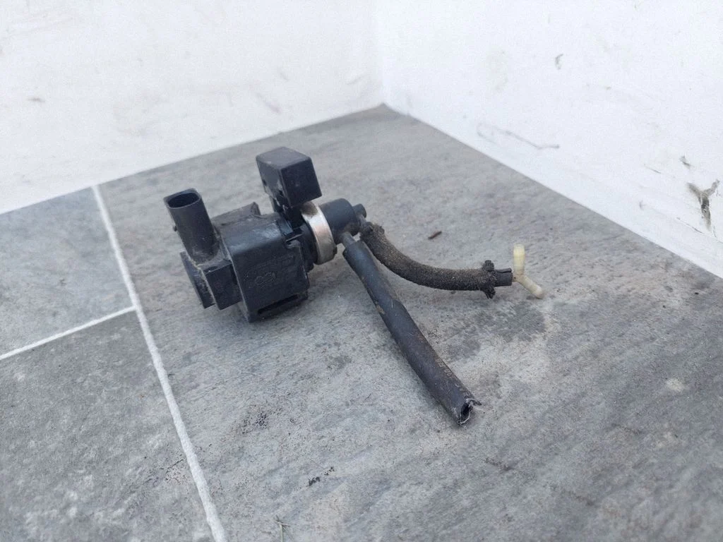 Turbo solenoid valve 059906629A