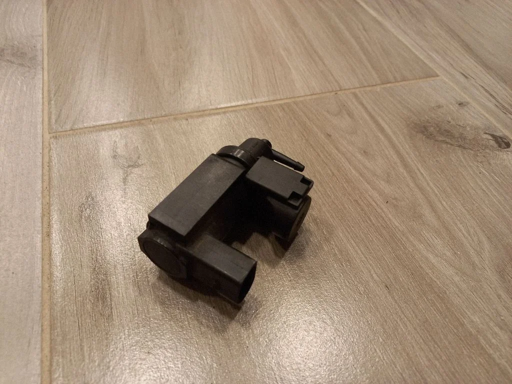Zawór elektromagnetyczny turbo 059906628B