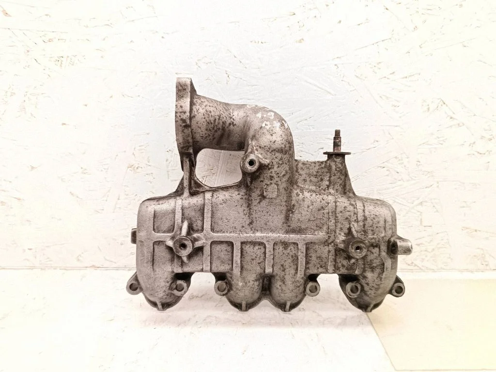 Intake manifold – Volkswagen Passat B5.5 (2001-2005)