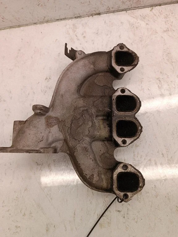 Intake manifold – Volkswagen Passat CC (2008-2016)