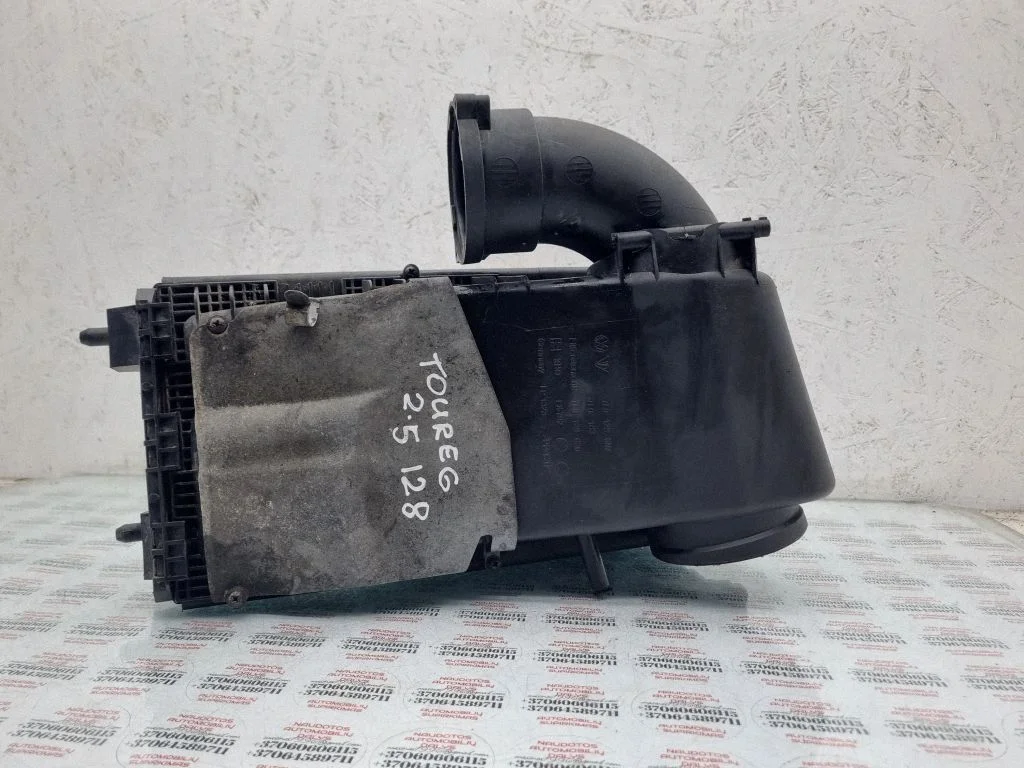Air filter box – Volkswagen Touareg I (2002-2010)