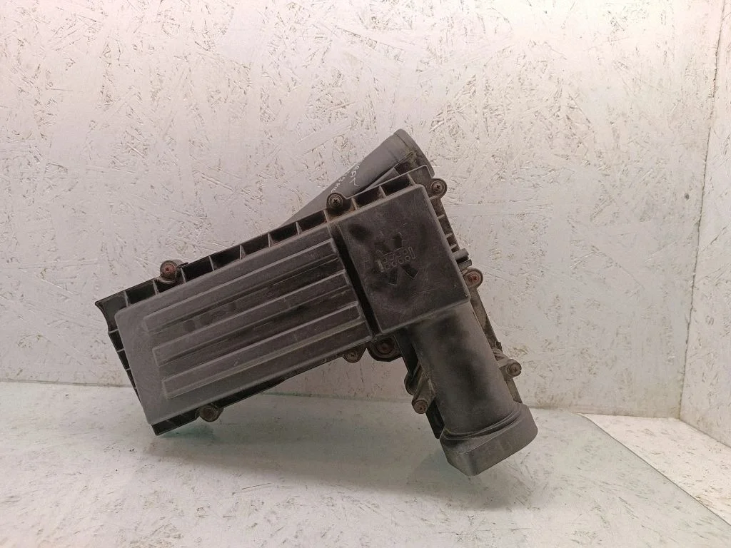 Air filter box – Volkswagen Touran I (2003-2010)