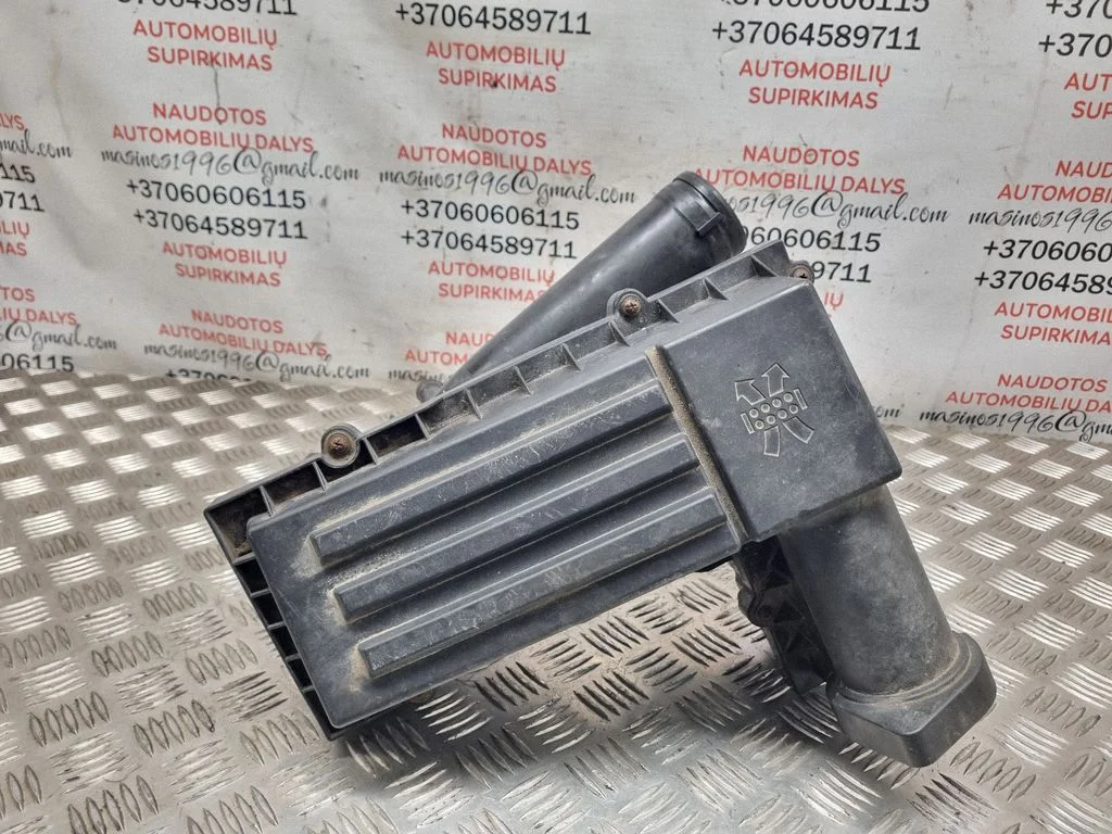 Air filter box – Volkswagen Touran I (2003-2010)