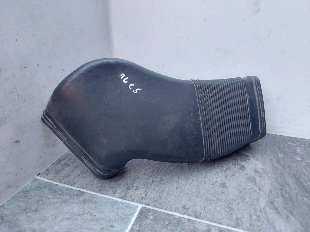 Air intake duct part 8D0129617E
