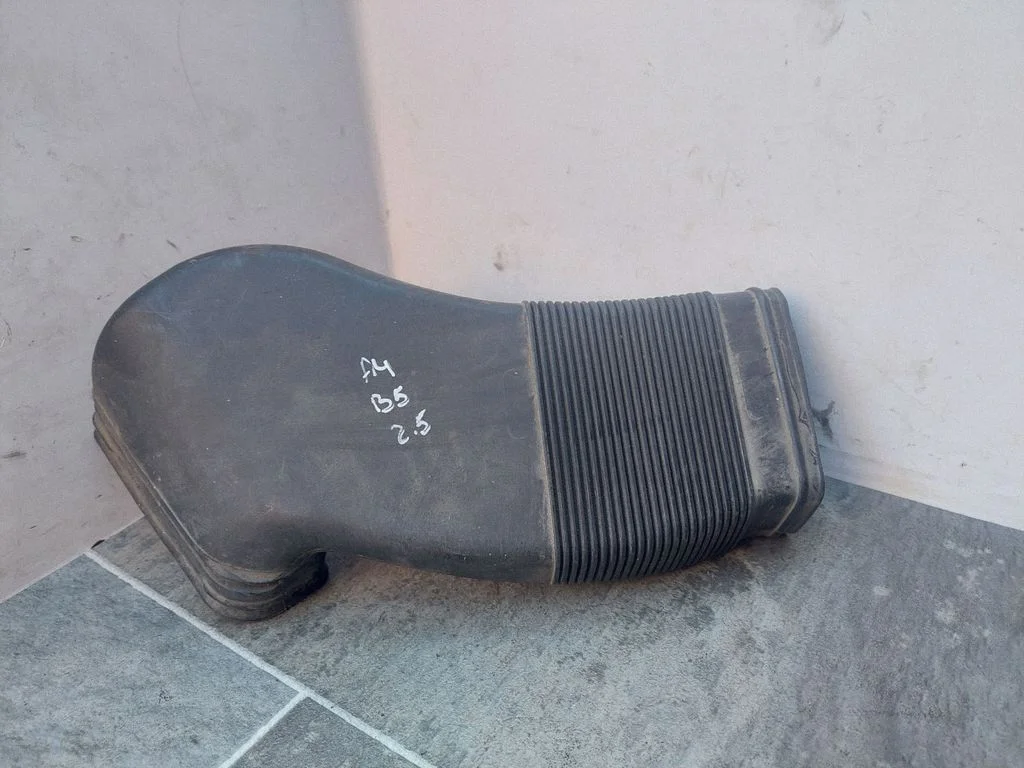 Air intake duct part 8D0129617E
