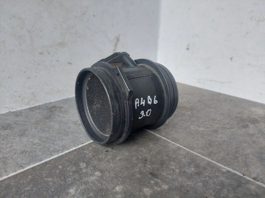 Przepływomierz powietrza 06C133471A