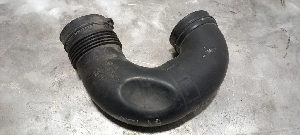 Air intake duct part – Skoda Octavia Mk2 (1Z) (2004-2013)