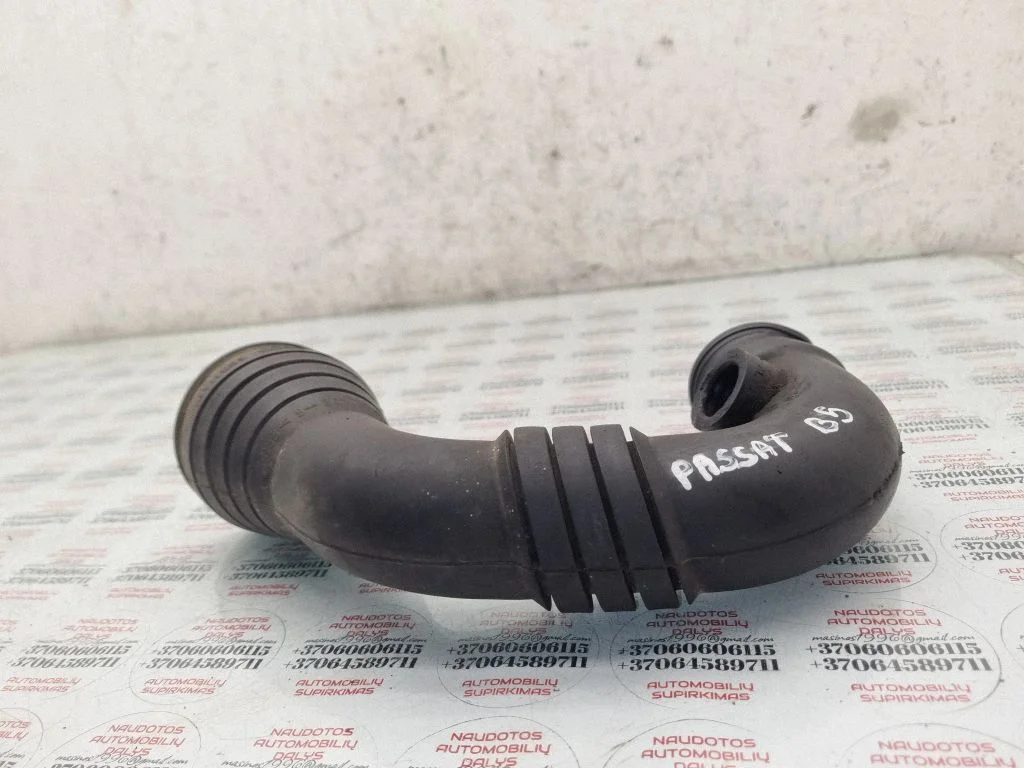 Air intake hose/pipe 8D0129615A