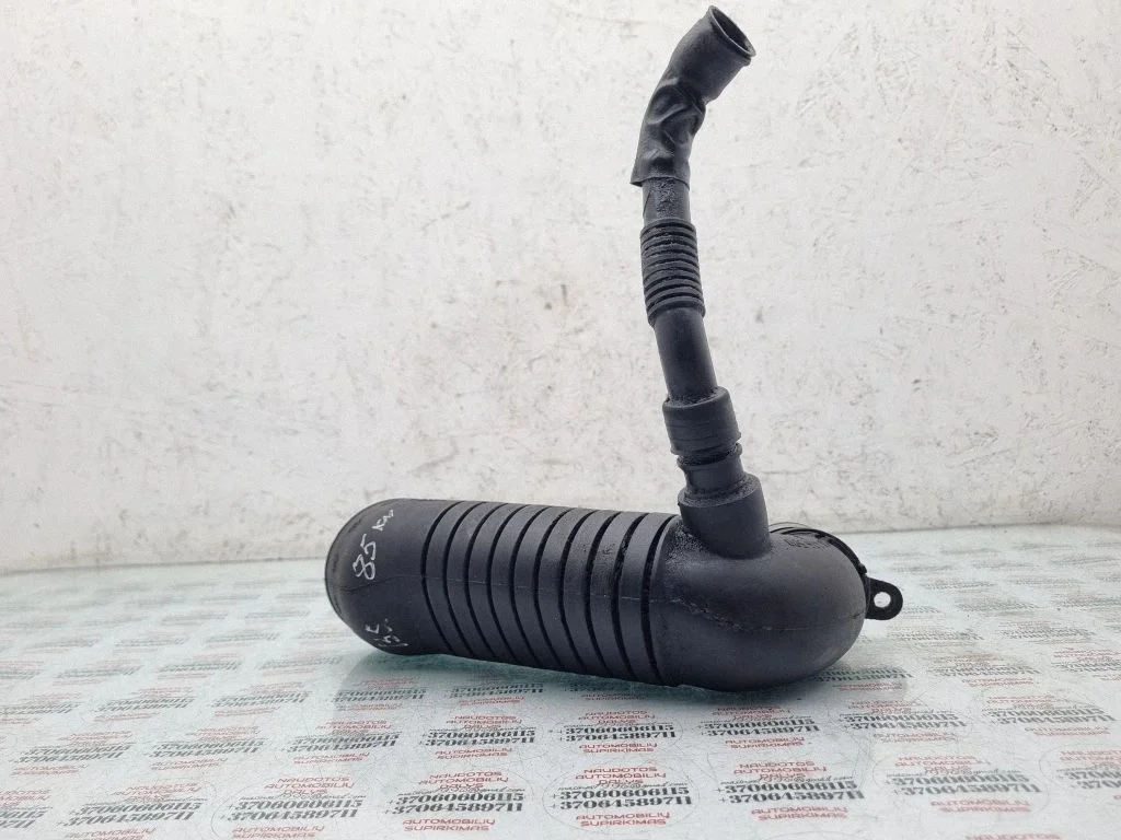 Air intake hose/pipe 8D0129615J