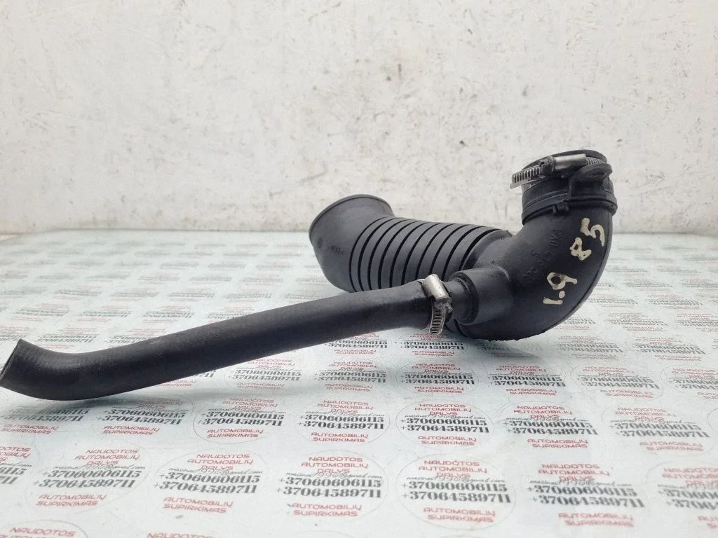 Air intake hose/pipe 8D0129615F