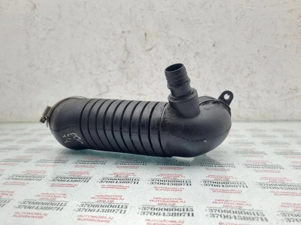 Air intake hose/pipe 8D0129615J
