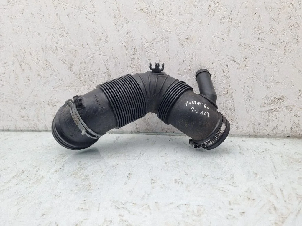 Õhu sisselaske voolik (-ud)/ toru (-d) – Volkswagen Passat CC (2008-2016)