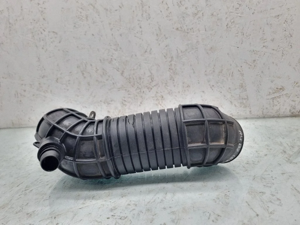 Air intake hose/pipe 8E0129615J