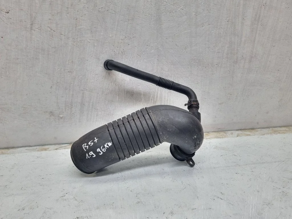 Air intake hose/pipe 8D0129615K