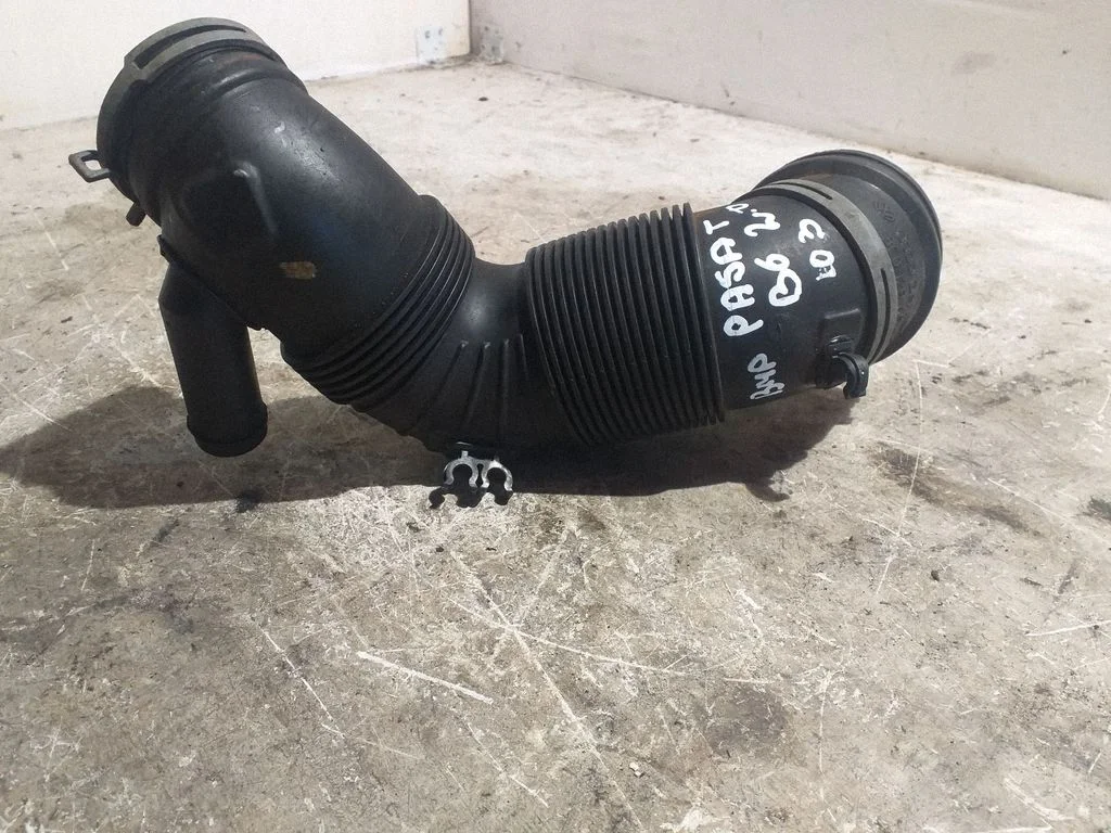 Air intake hose/pipe 3C0129654P