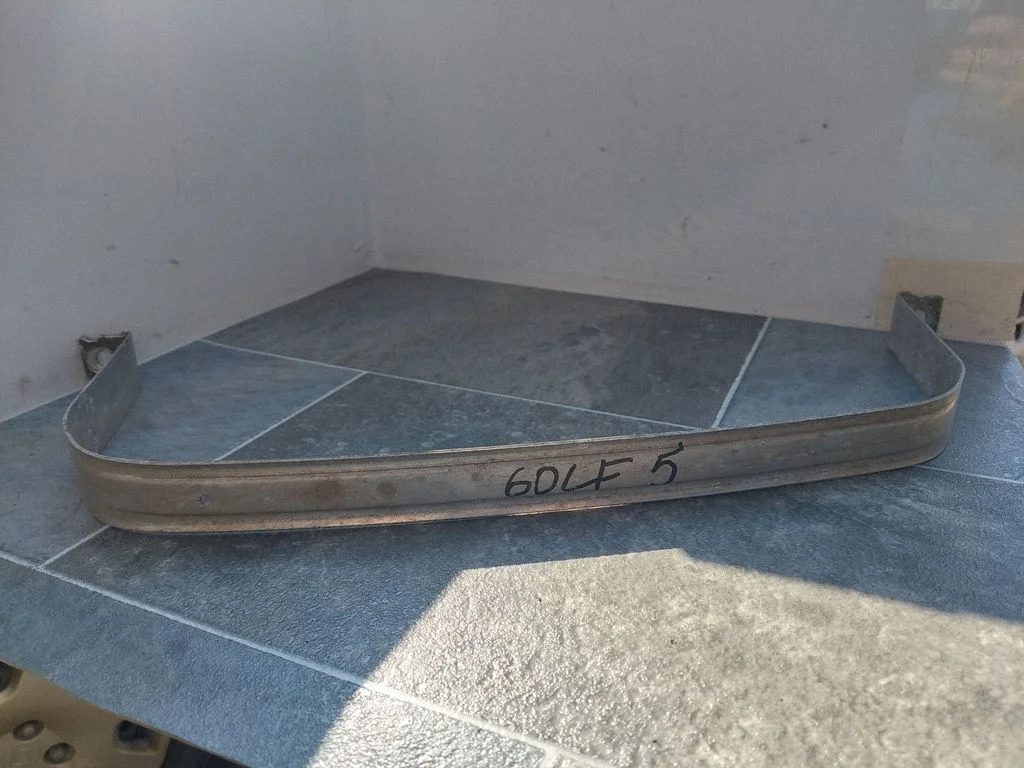 Mocowanie zbiornika paliwa – Volkswagen Golf Plus (2005-2013)