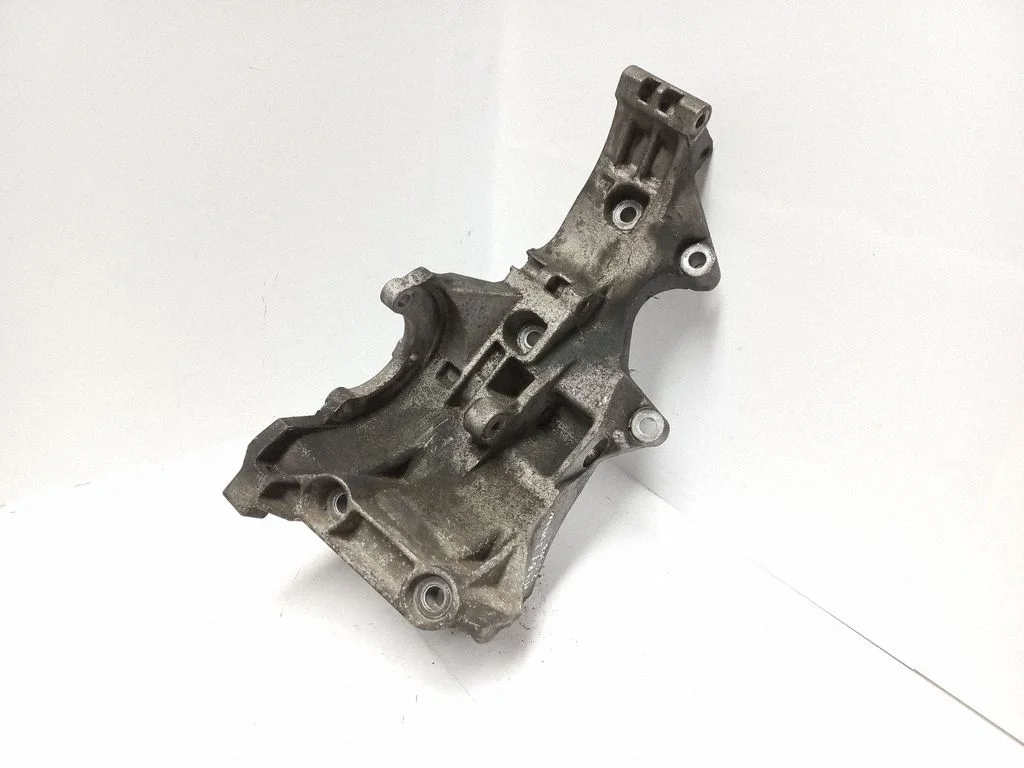 Generaatori kronstein – Audi A4 S4 B7 8E 8H (2005-2008)
