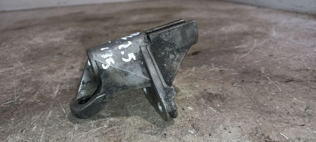 Generaatori kronstein – Audi A4 S4 B6 8E 8H (2001-2005)