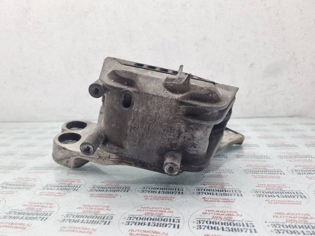 Engine mount bracket – Volkswagen Jetta V (2005-2010)