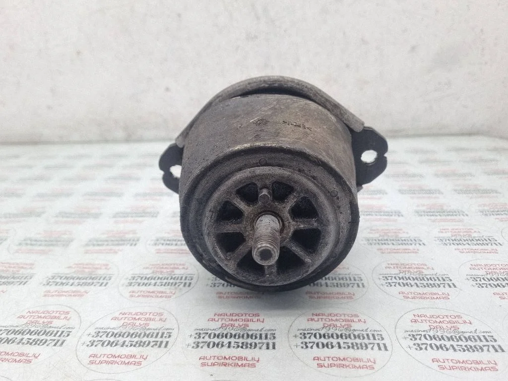 Engine mount bracket – Volkswagen Touareg I (2002-2010)