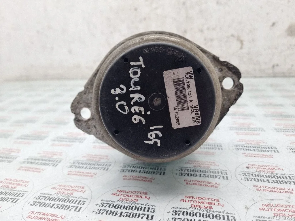 Engine mount bracket 7L6199131A