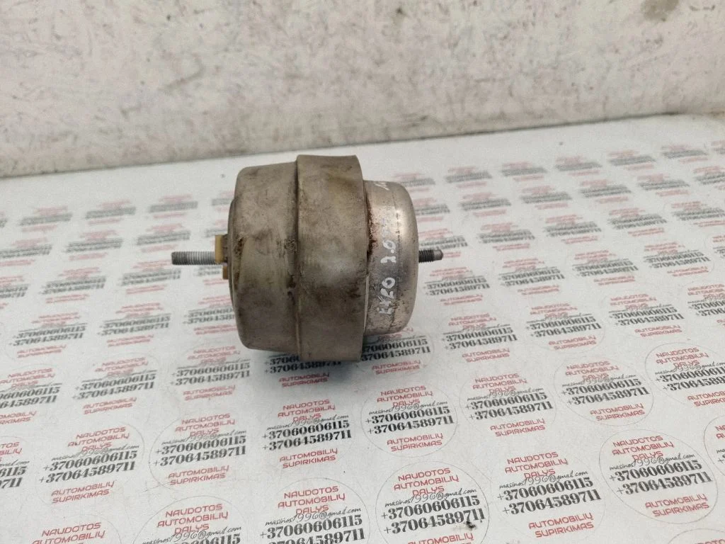 Dzinēja spilvens 8E0199379BH