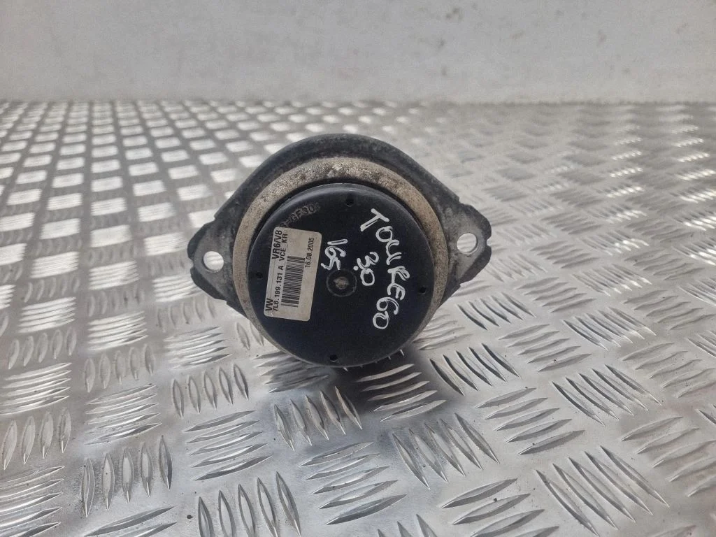 Engine mount bracket 7L6199131A