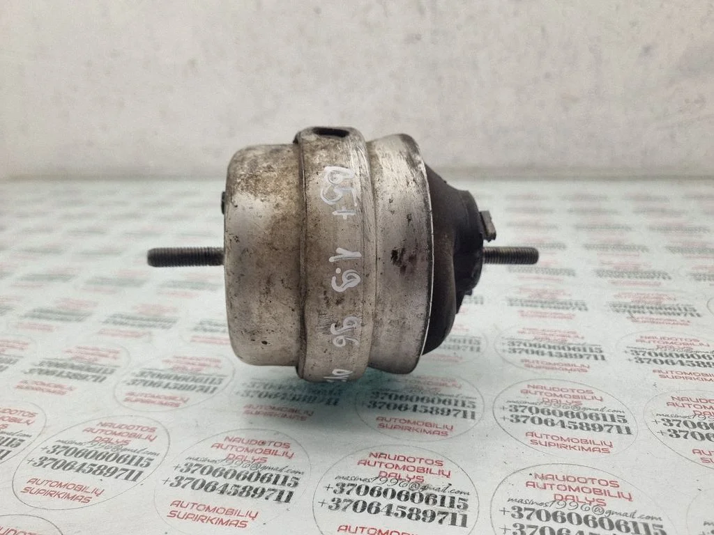 Engine mount bracket