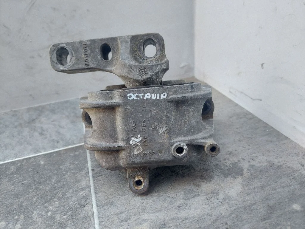 Engine mount bracket – Skoda Octavia Mk2 (1Z) (2004-2013)