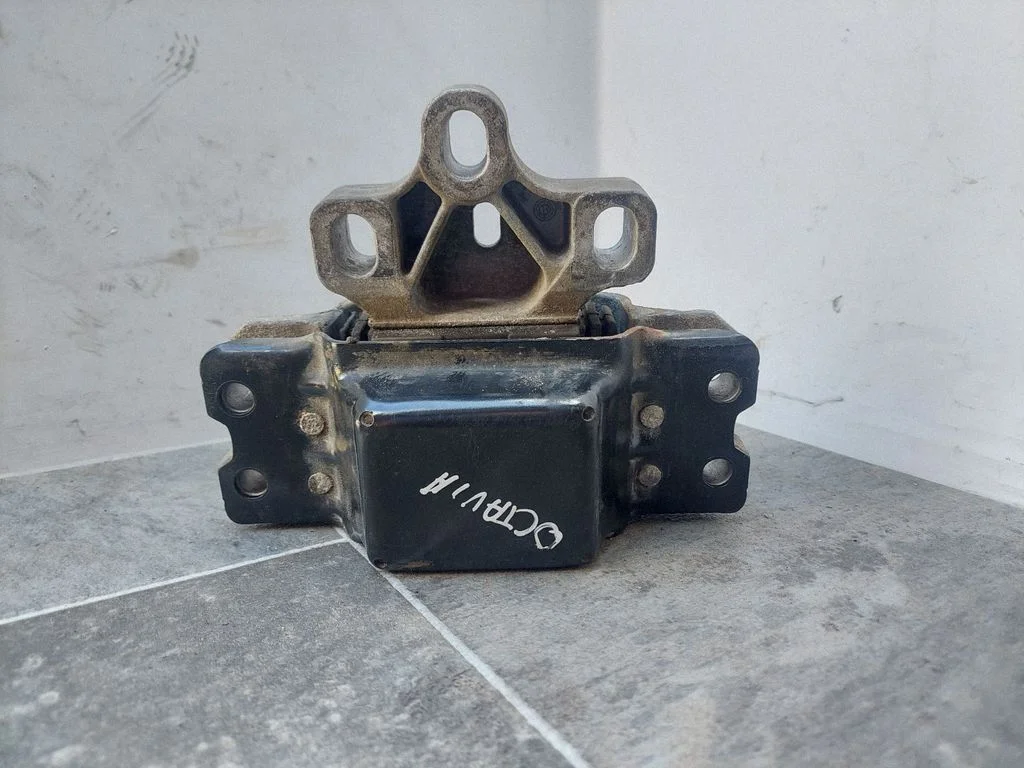 Engine mount bracket – Skoda Octavia Mk2 (1Z) (2004-2013)