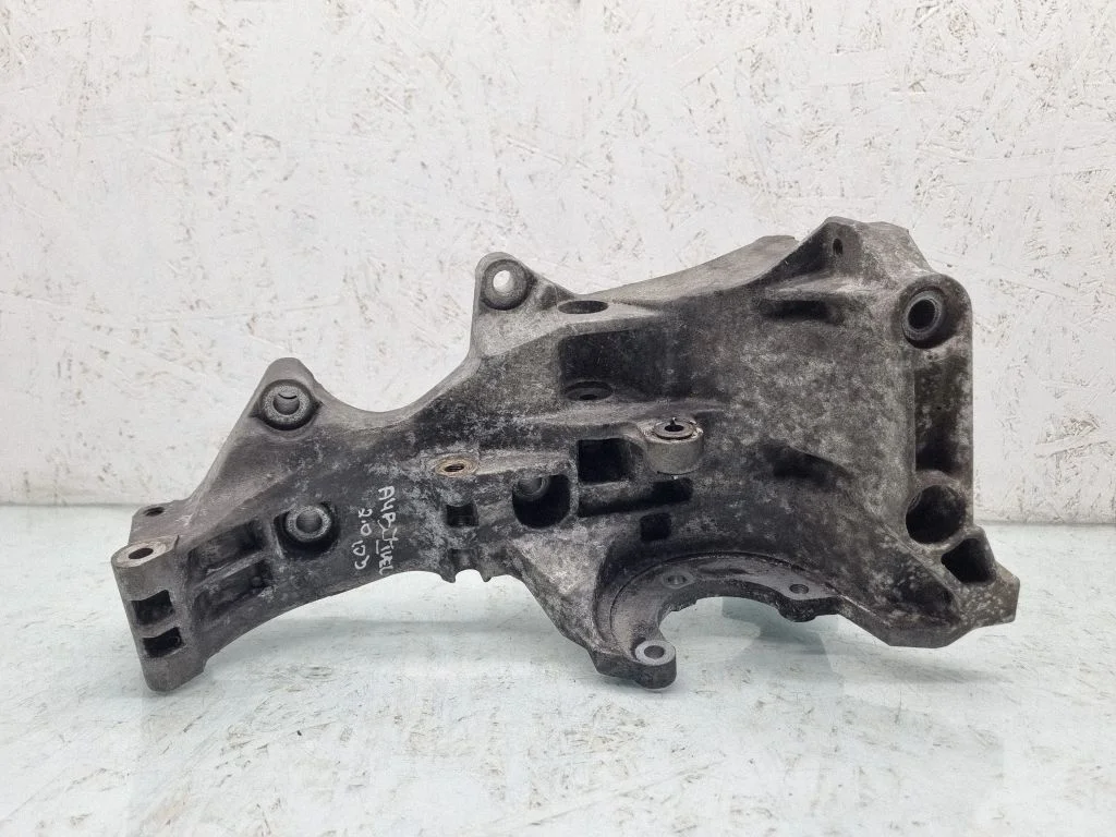 Generaatori kronstein – Audi A4 S4 B7 8E 8H (2005-2008)