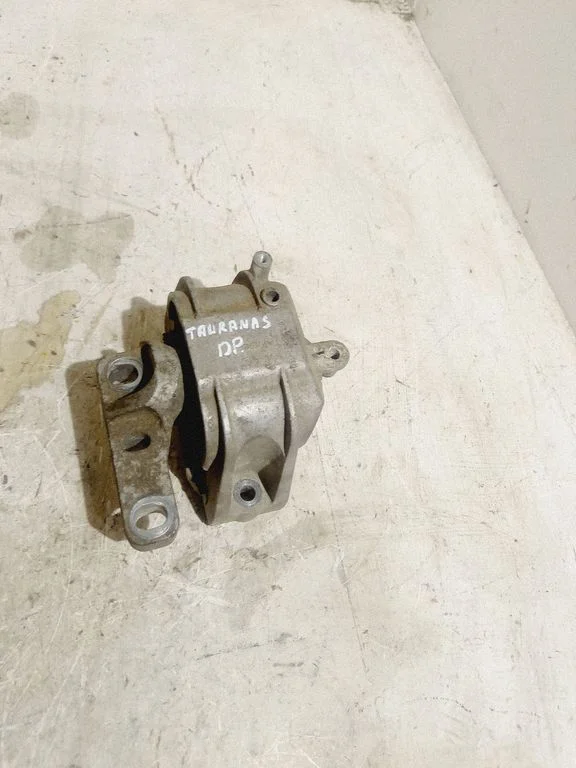 Engine mount bracket – Volkswagen Touran I (2003-2010)