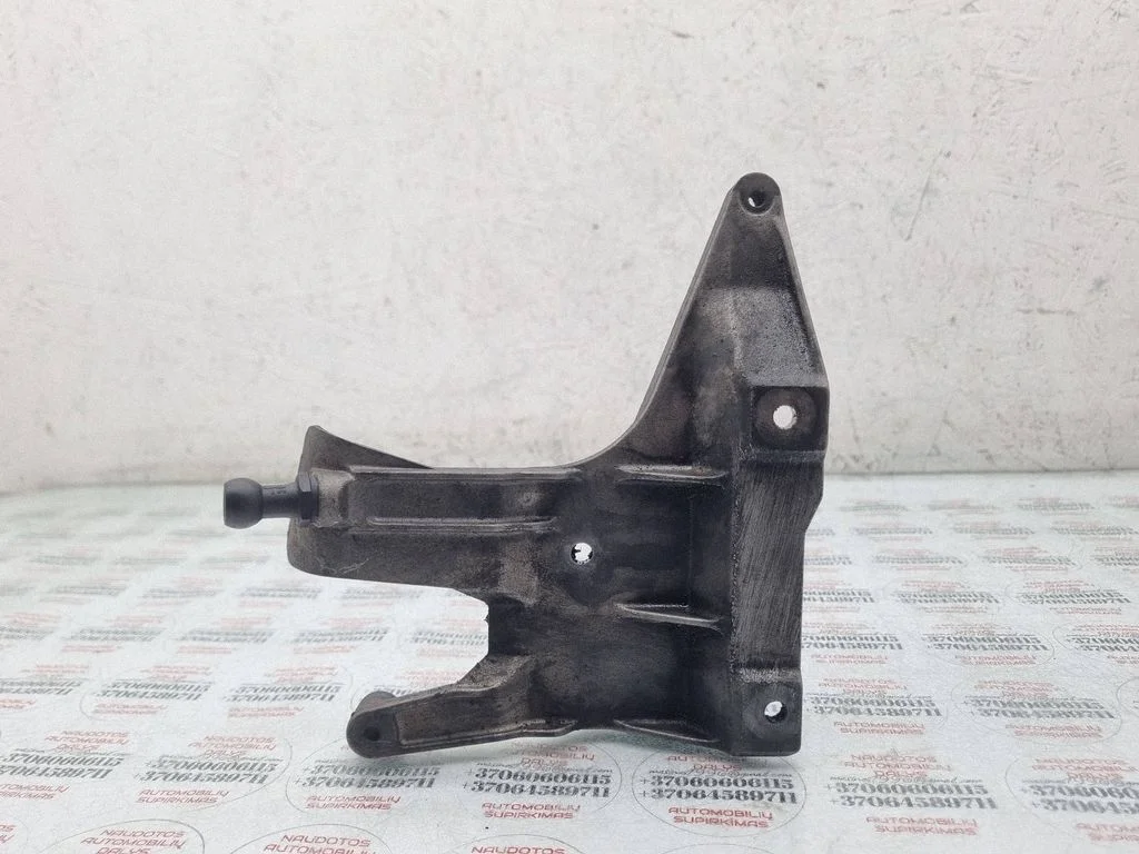 Engine mounting bracket – Audi A6 Allroad C6 (2006-2011)