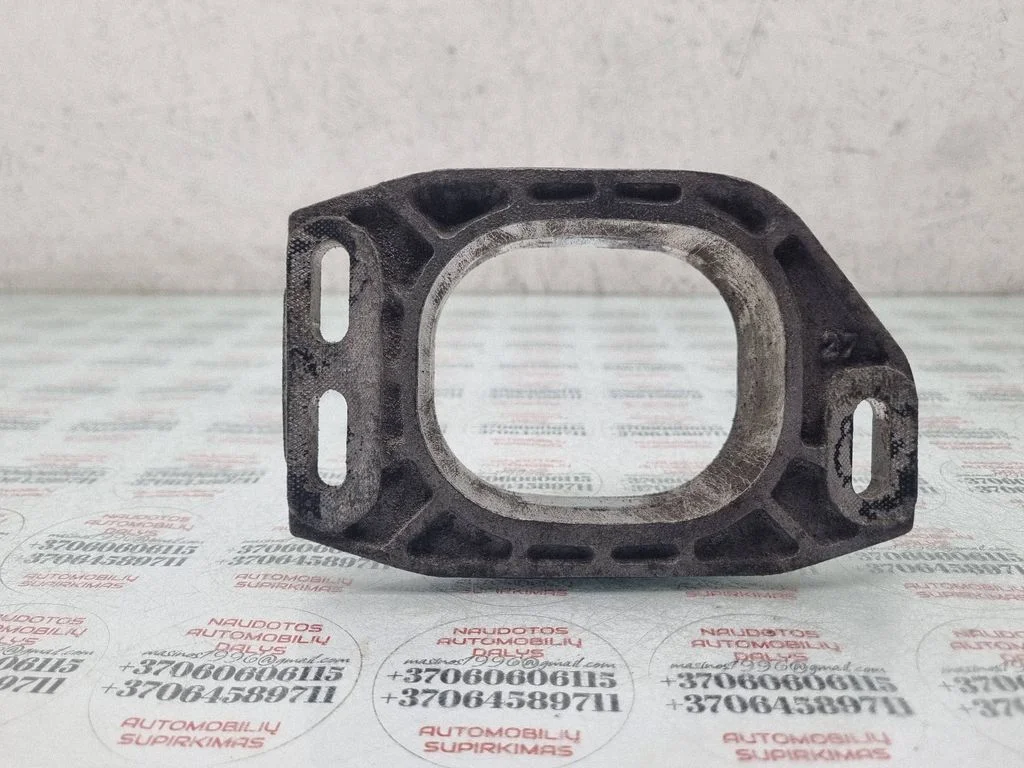 Engine mounting bracket 8D0199335P