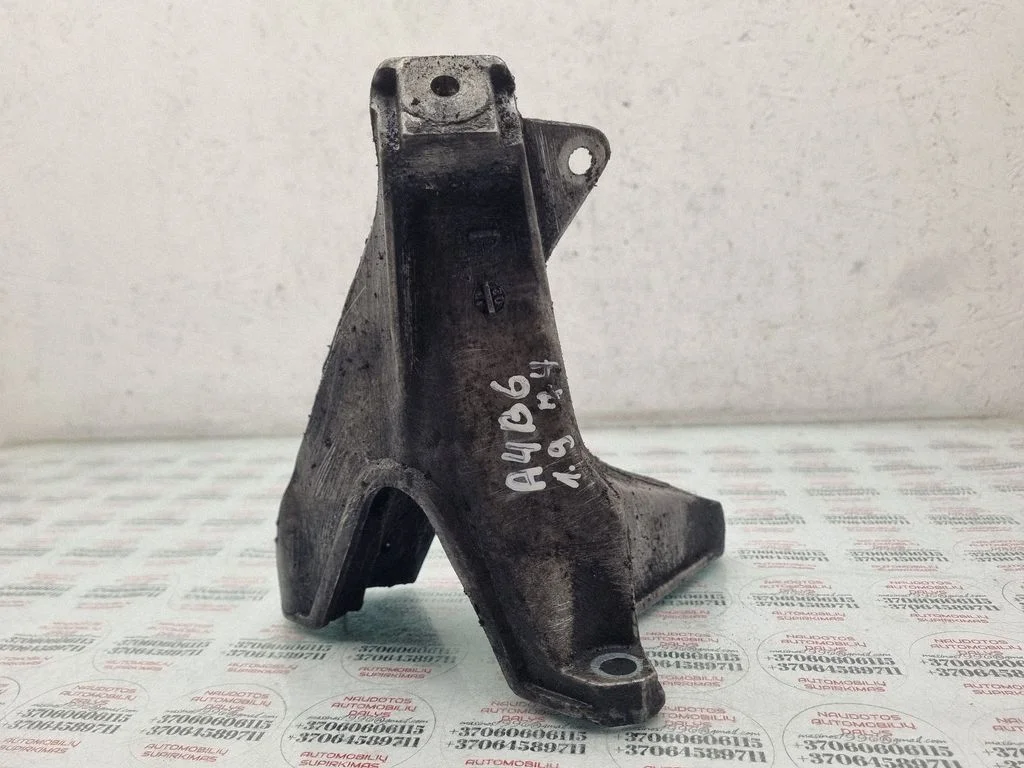 Engine mounting bracket 8E0199308D