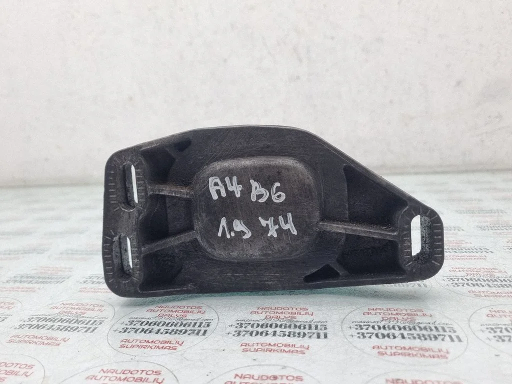 Engine mounting bracket 8E0199335A