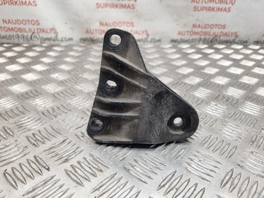 Mootori kinnituskronstein 8Z0199185M