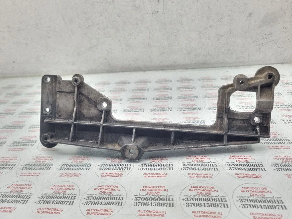 Engine mounting bracket – Audi A3 S3 8P (2003-2012)