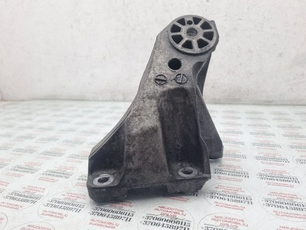 Mootori kinnituskronstein 7L6199308D