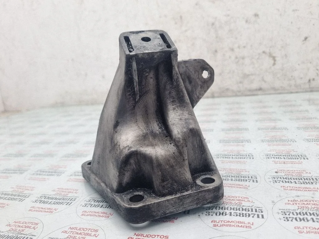 Engine mounting bracket 4B0199308