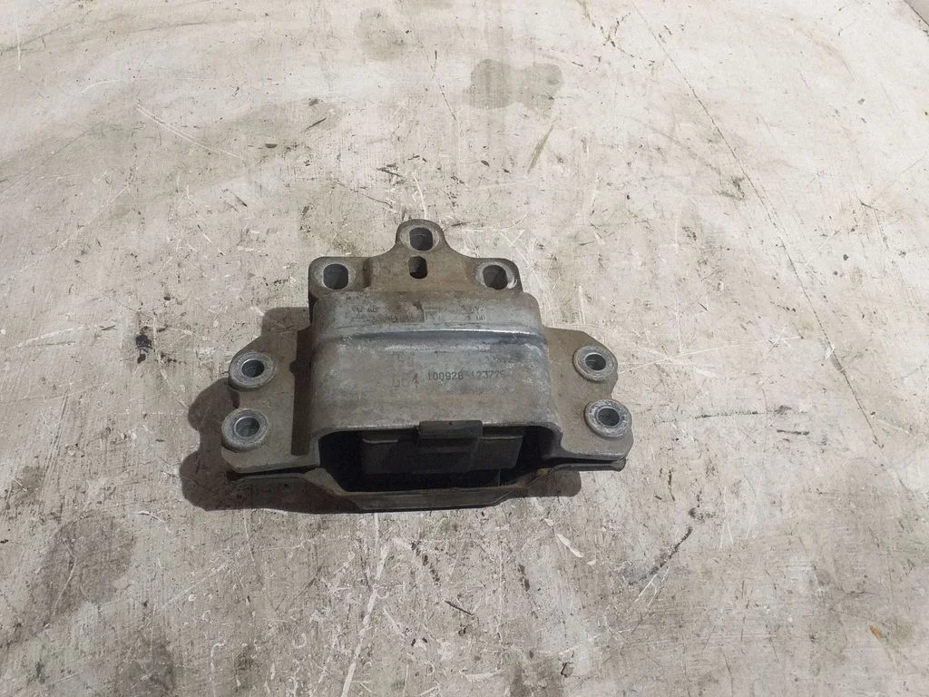Engine mount bracket – left